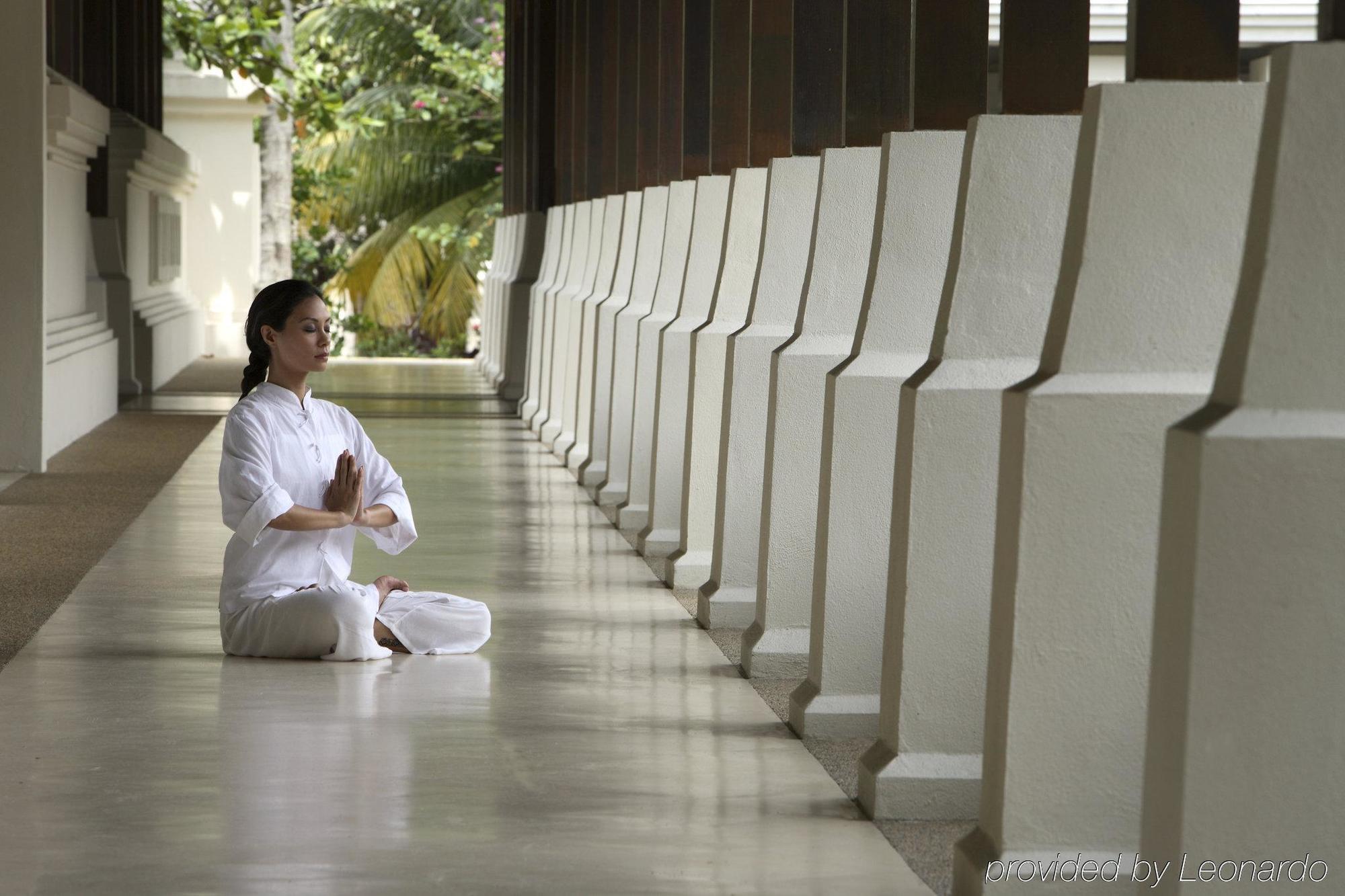 منتجع تانجونج جارا دونجون المظهر الخارجي الصورة A woman meditating at the Four Seasons Hotel, Mumbai, India