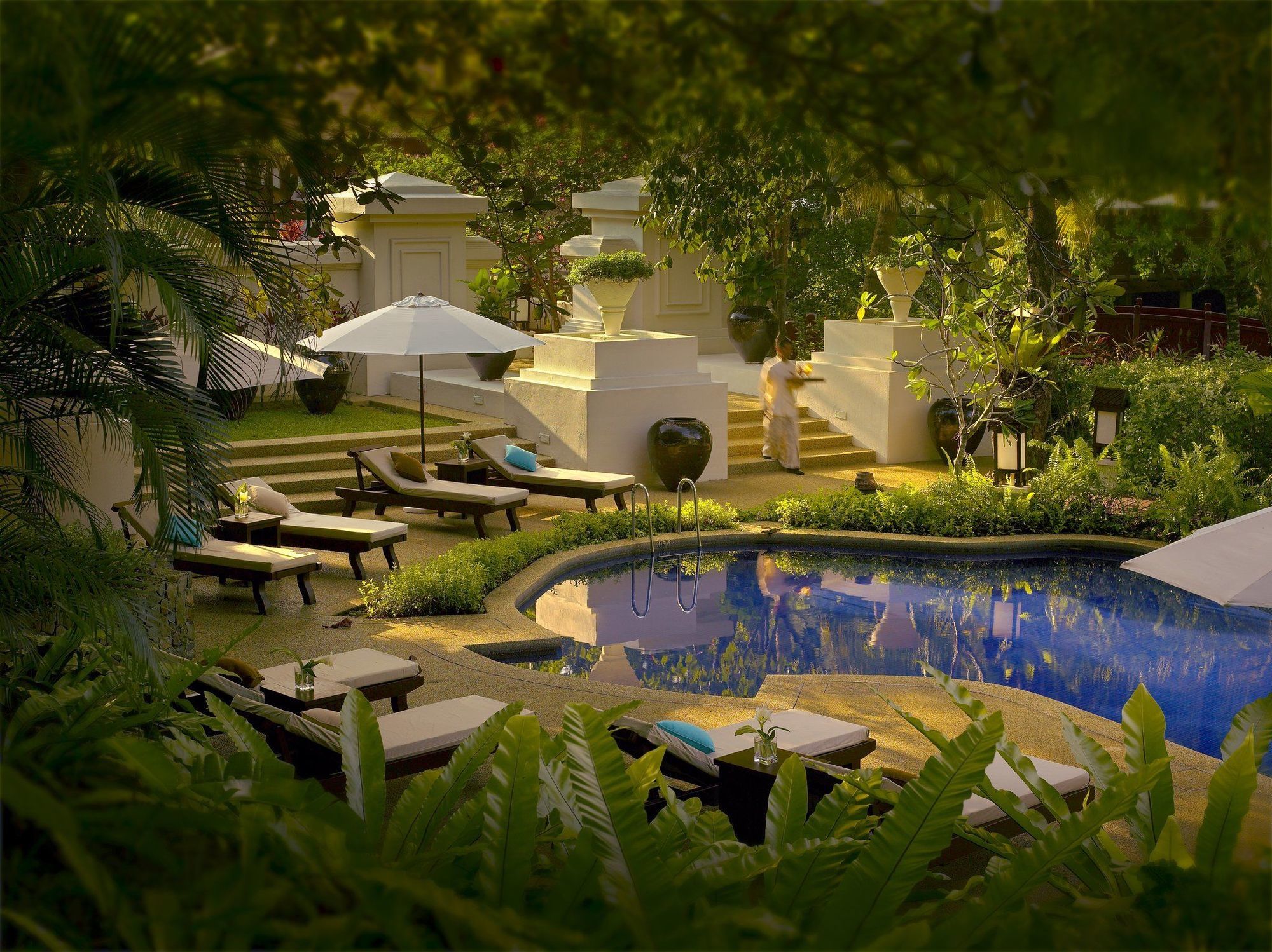 منتجع تانجونج جارا دونجون المرافق الصورة The pool at the Four Seasons Hotel, Kuala Lumpur